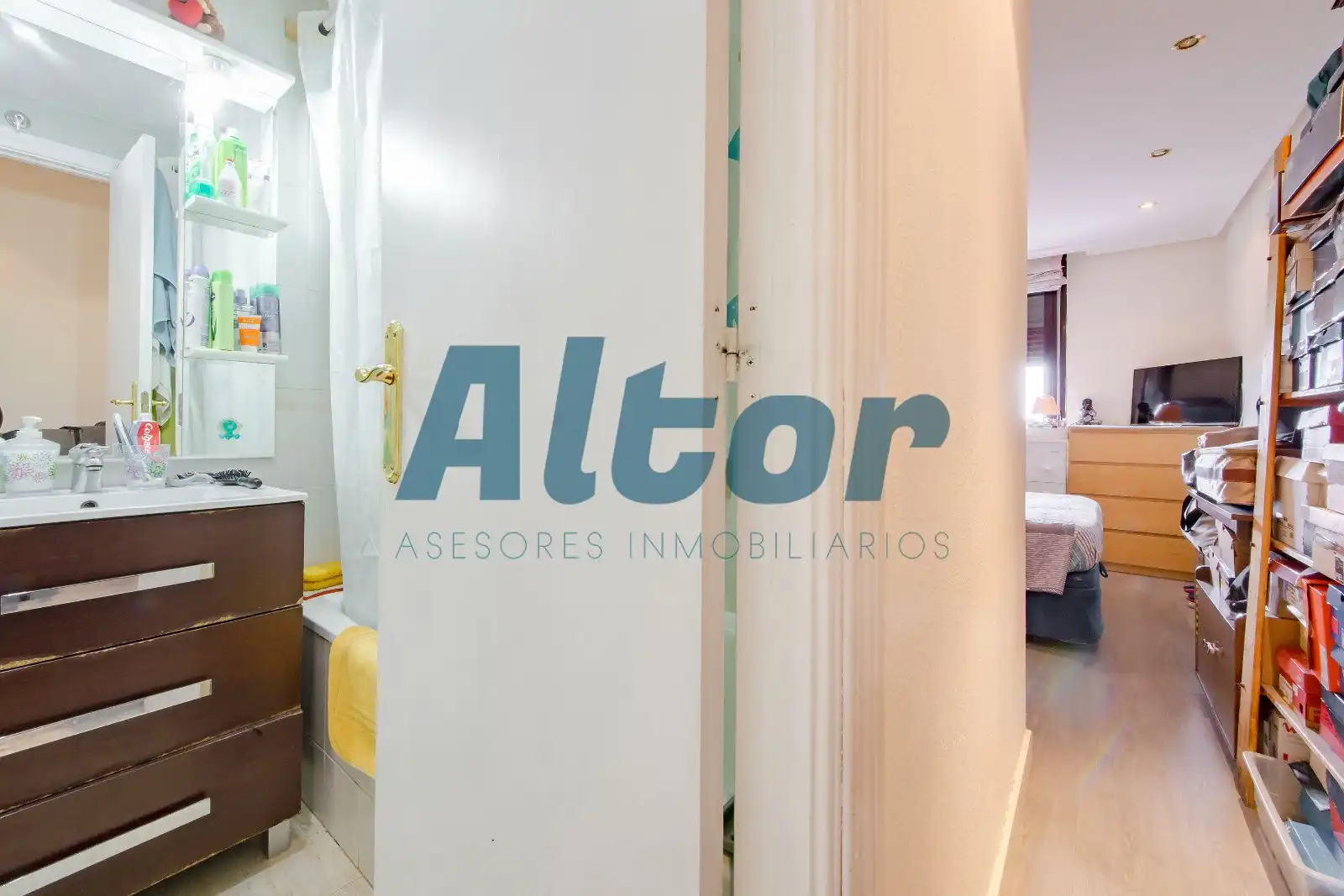 Bedroom of Flat for sale in Madrid  with Air Conditioner, Heating and Storage room