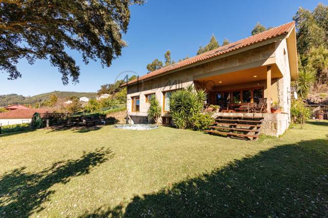 Casa-chalet en Venta en Sobral- Camos en Camos