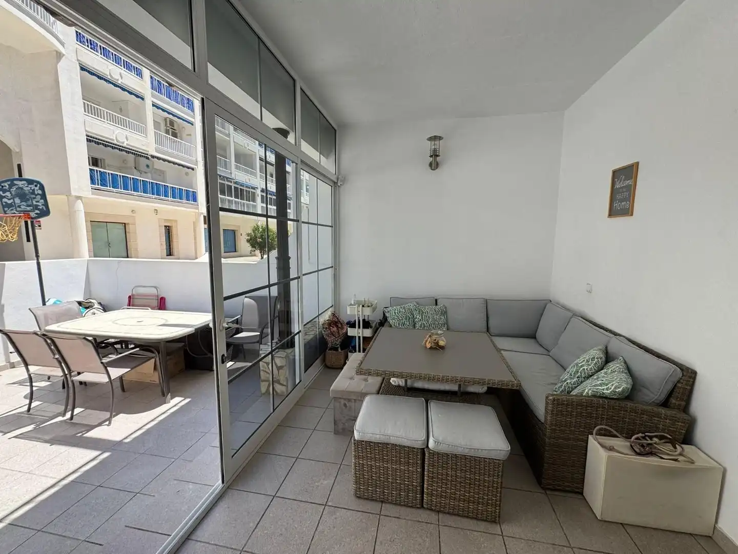 Terrasse von Einfamilien-Reihenhaus zum Verkauf in Fuengirola mit Klimaanlage, Terrasse und Möbliert