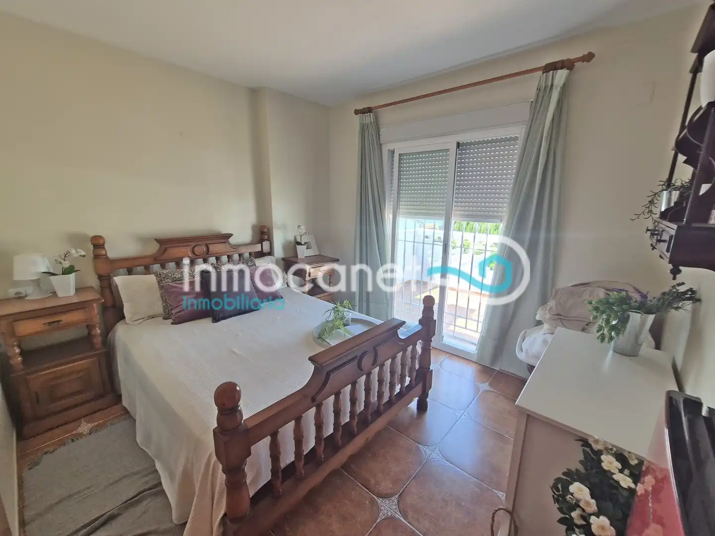 Dormitori de Casa adosada en venda en Oliva amb Jardí privat, Terrassa i Piscina