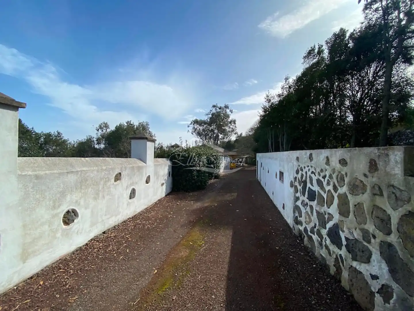 Vista exterior de Casa o xalet en venda en El Tanque amb Jardí privat, Terrassa i Traster