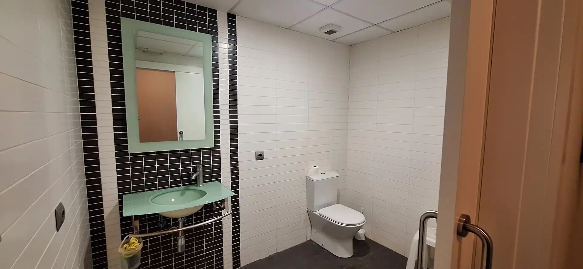 Bathroom of Industrial buildings for rent in La Pobla de Farnals