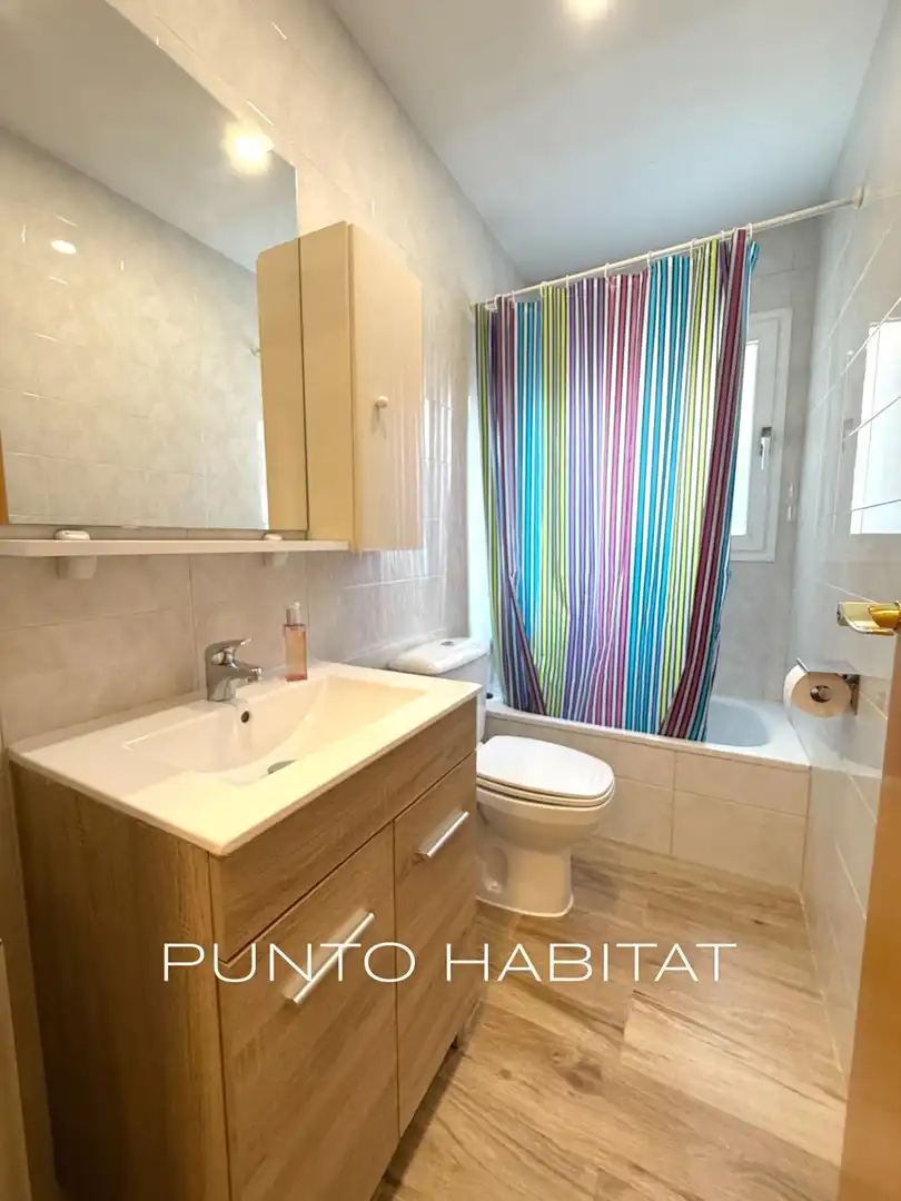 Bathroom of Flat for rent in Barcelona  with Air Conditioner, Heating and Parquet flooring