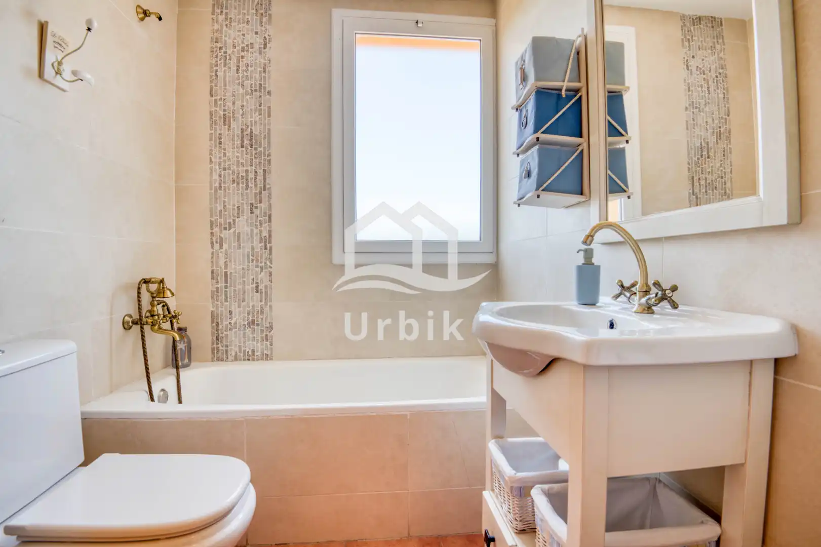 Badezimmer von Einfamilien-Reihenhaus zum Verkauf in Castell d'Aro, Platja d'Aro i s'Agaró mit Klimaanlage, Heizung und Terrasse