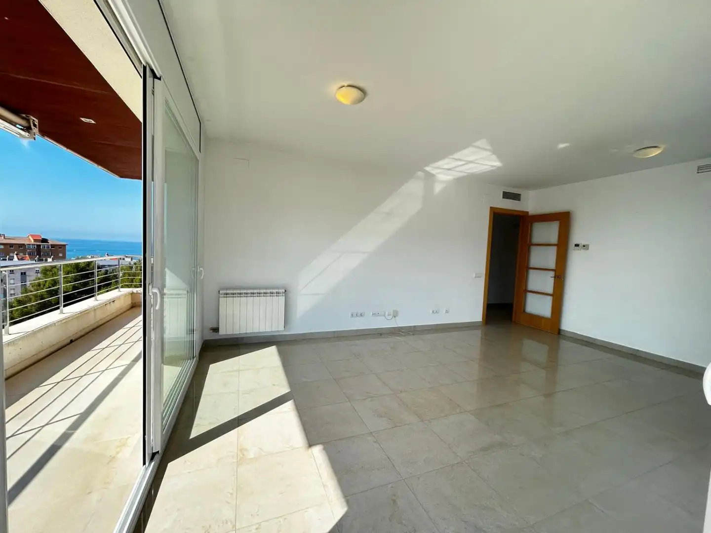Wohnung zum Verkauf in Sitges mit Klimaanlage, Heizung und Terrasse