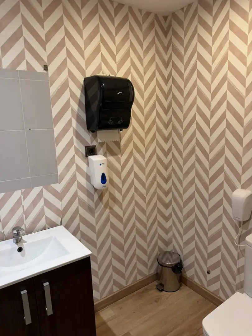 Badezimmer von Fabrikhallen zum Verkauf in Córdoba