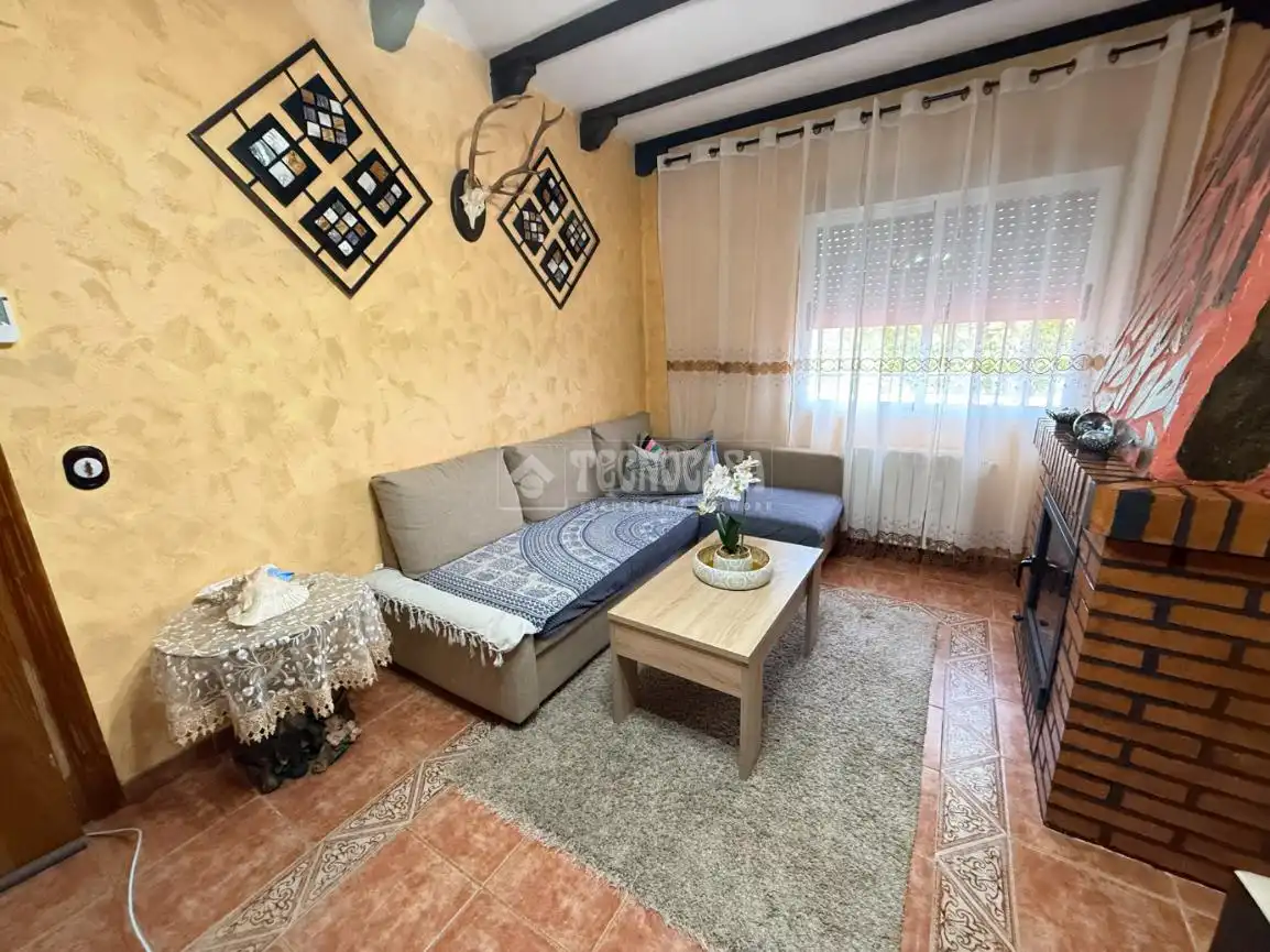 Living room of Houses for sale in Cardiel de los Montes  with Air Conditioner and Heating