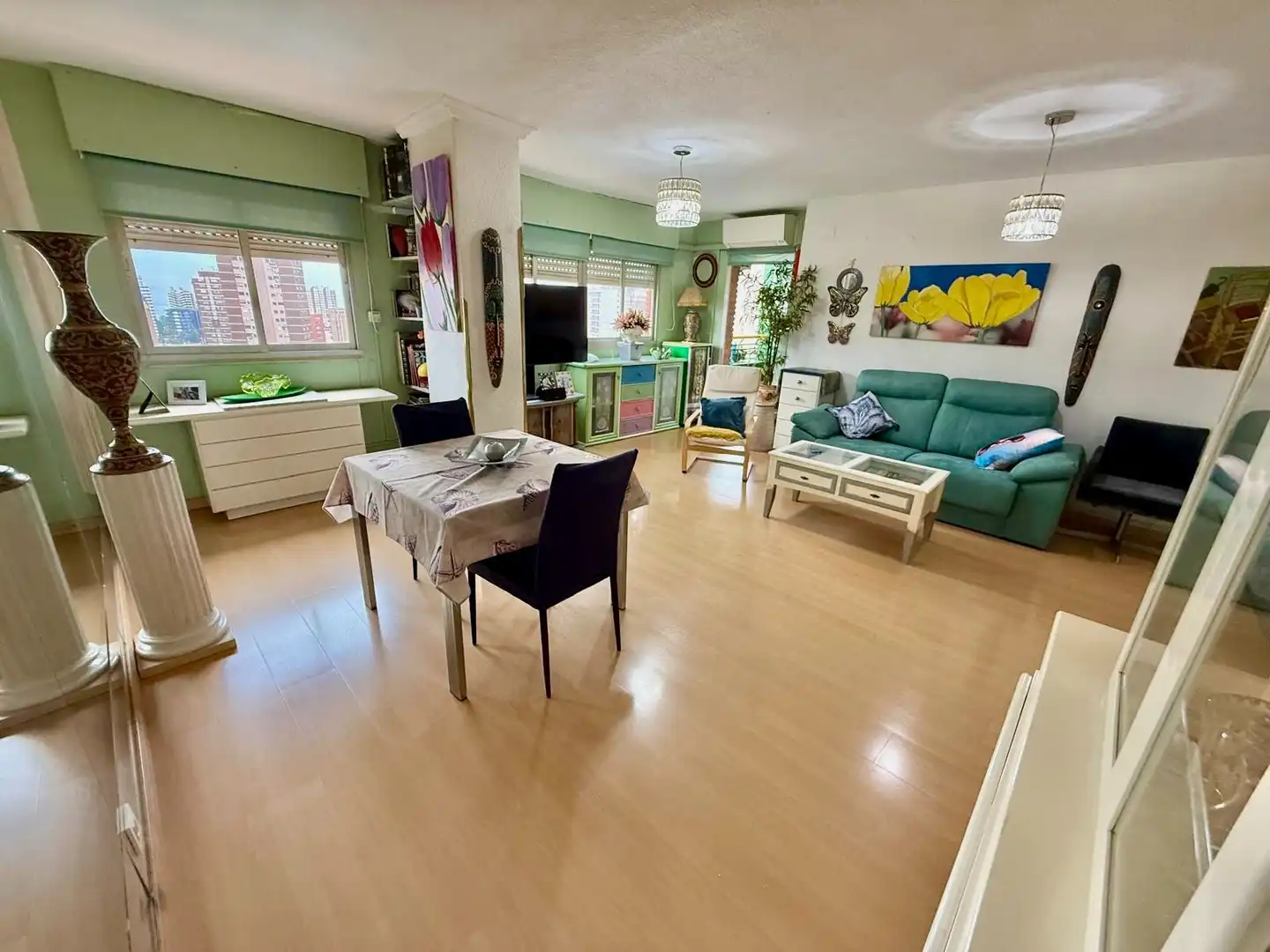 Living room of Flat for sale in Benidorm  with Swimming Pool, Furnished and Community pool