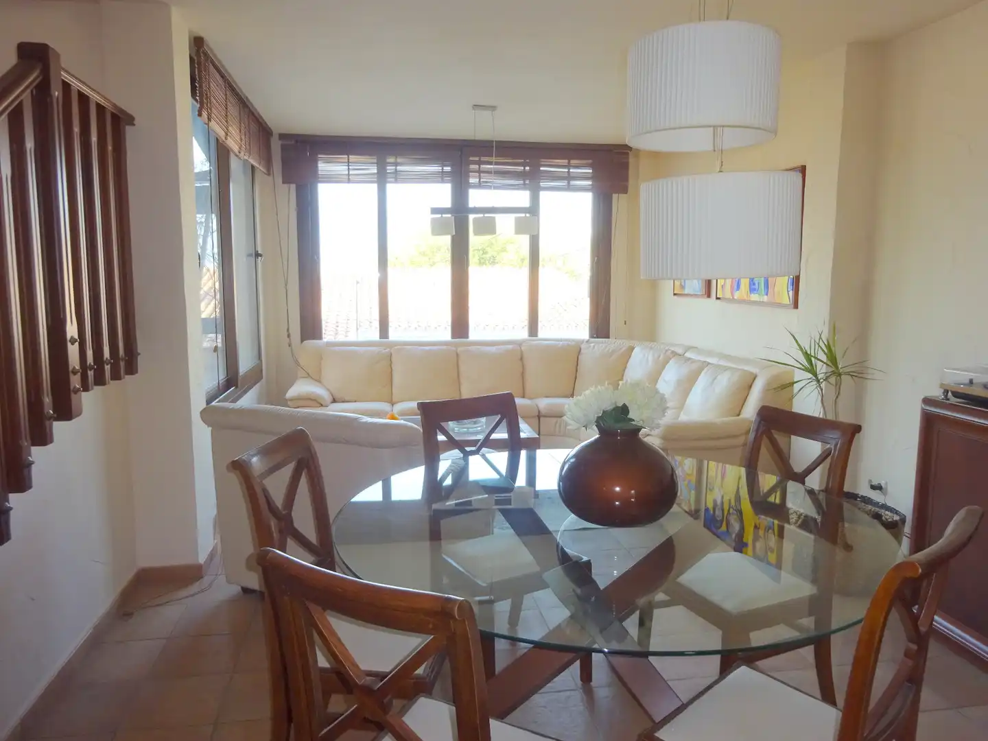 Sala d'estar de Casa adosada en venda en Alhaurín de la Torre amb Aire condicionat, Jardí privat i Terrassa