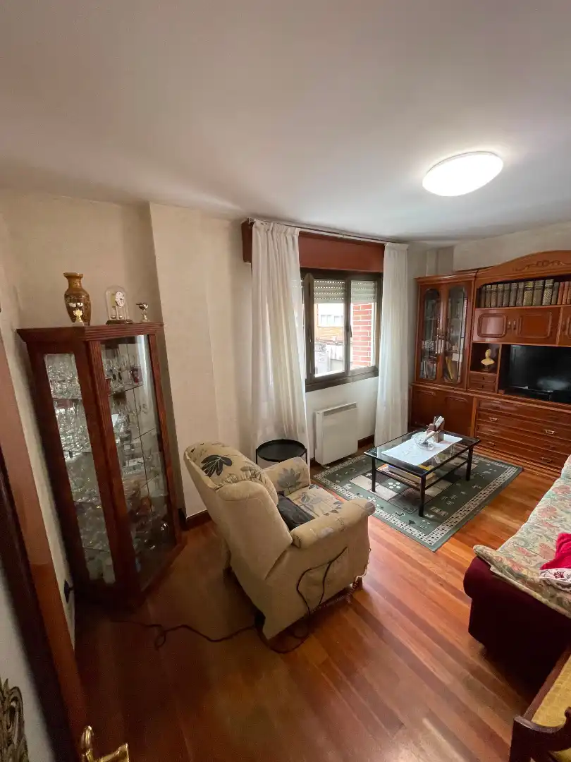 Sala de estar de Piso en venta en Barakaldo  con Calefacción, Parquet y Amueblado