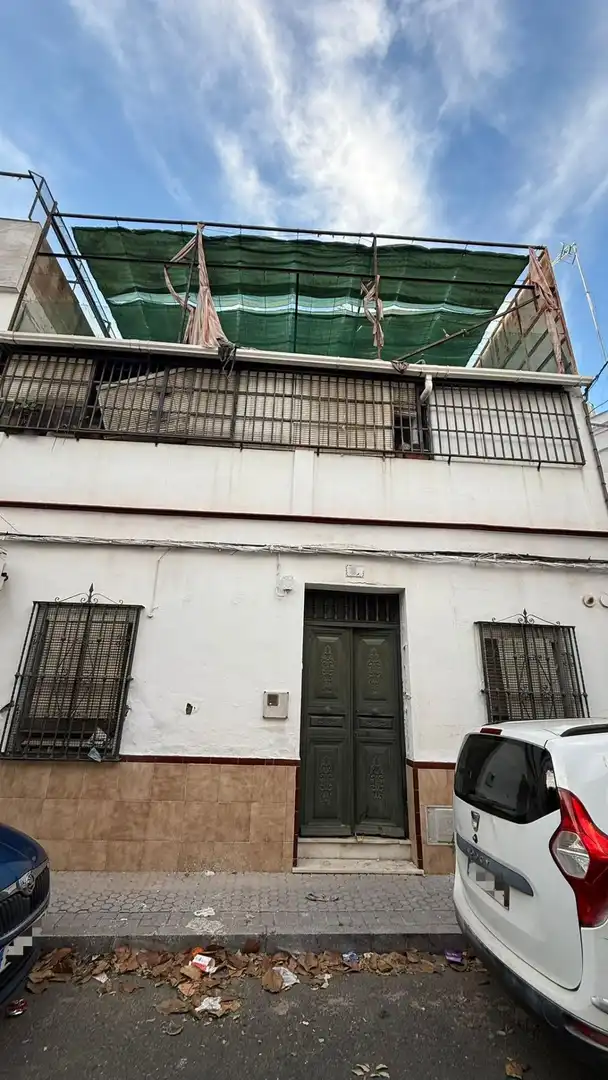 Vista exterior de Casa o chalet en venta en Sevilla