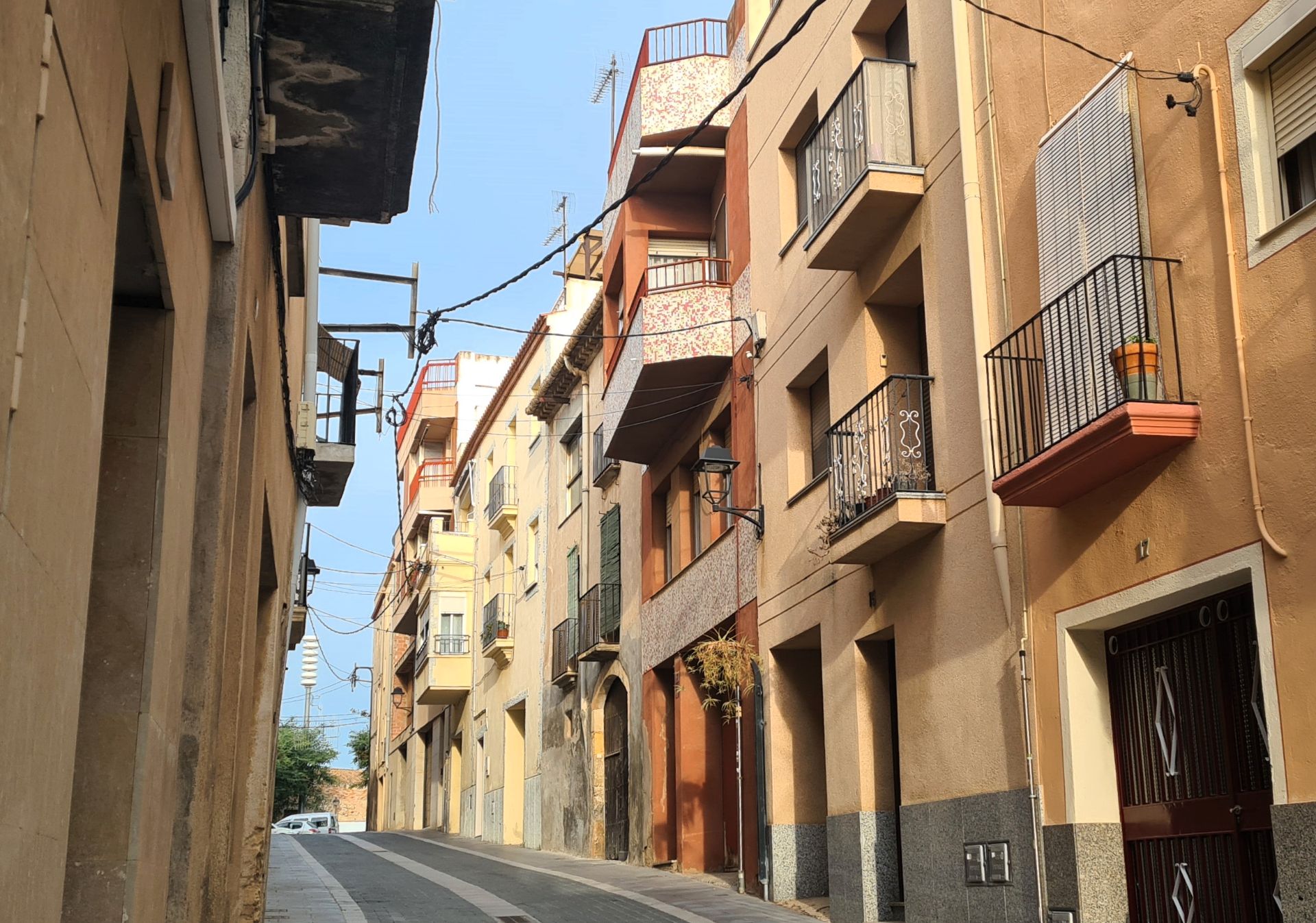 Vista exterior de Casa adosada en venda en Constantí amb Calefacció, Terrassa i Traster