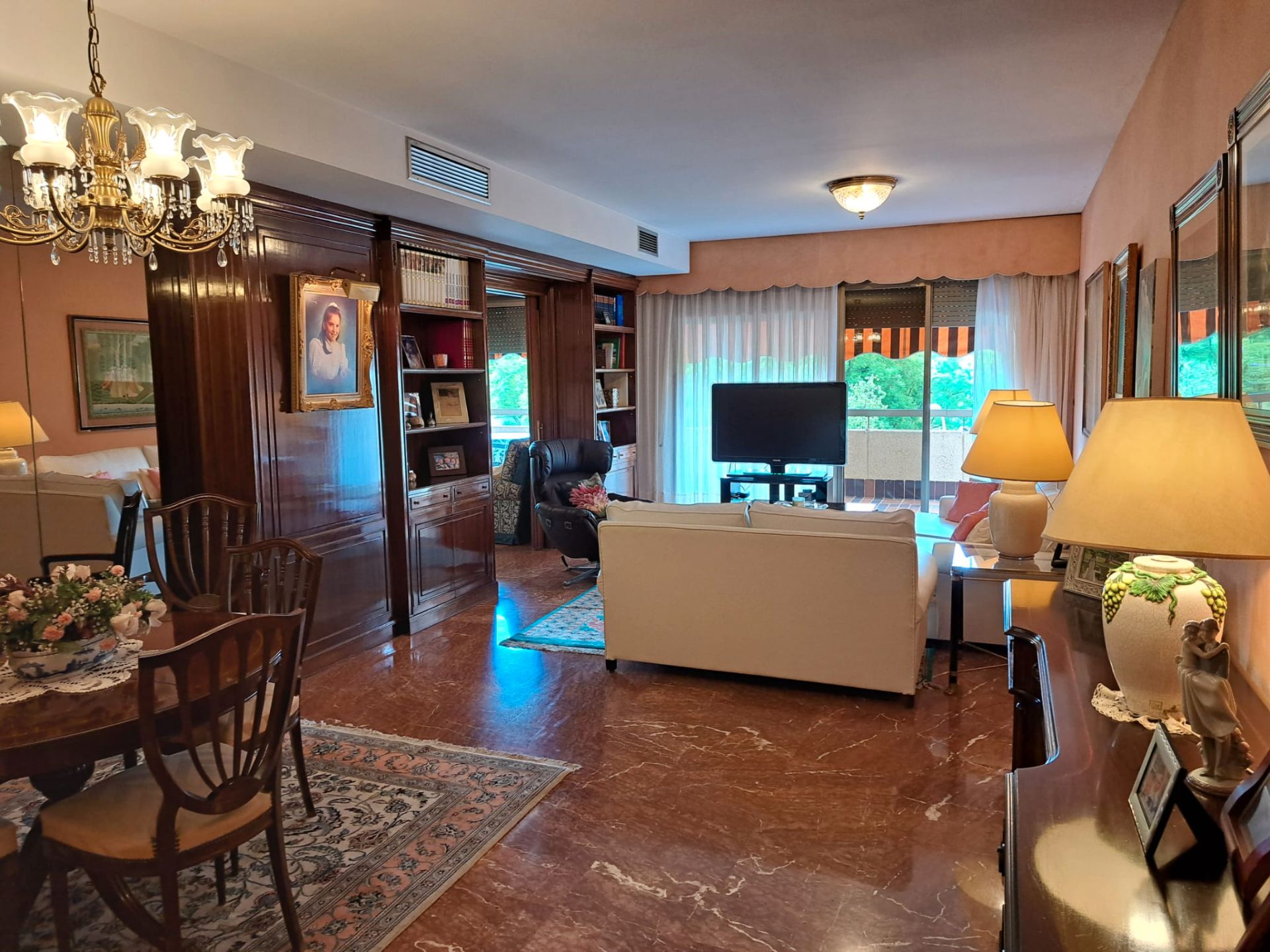 Sala d'estar de Pis en venda en  Sevilla Capital amb Aire condicionat, Calefacció i Terrassa