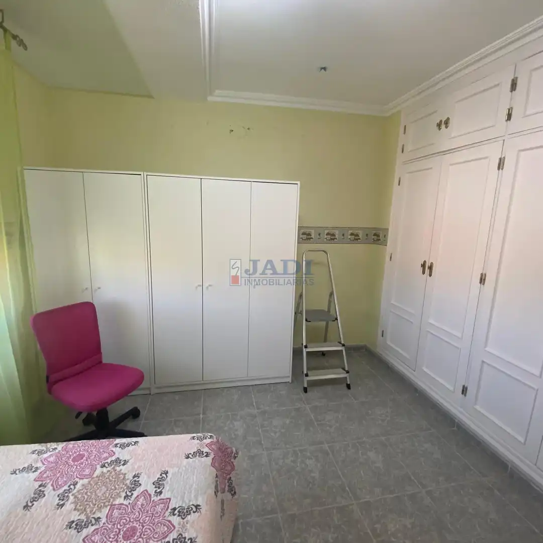Bedroom of Flat for sale in Valdepeñas  with Air Conditioner, Heating and Terrace
