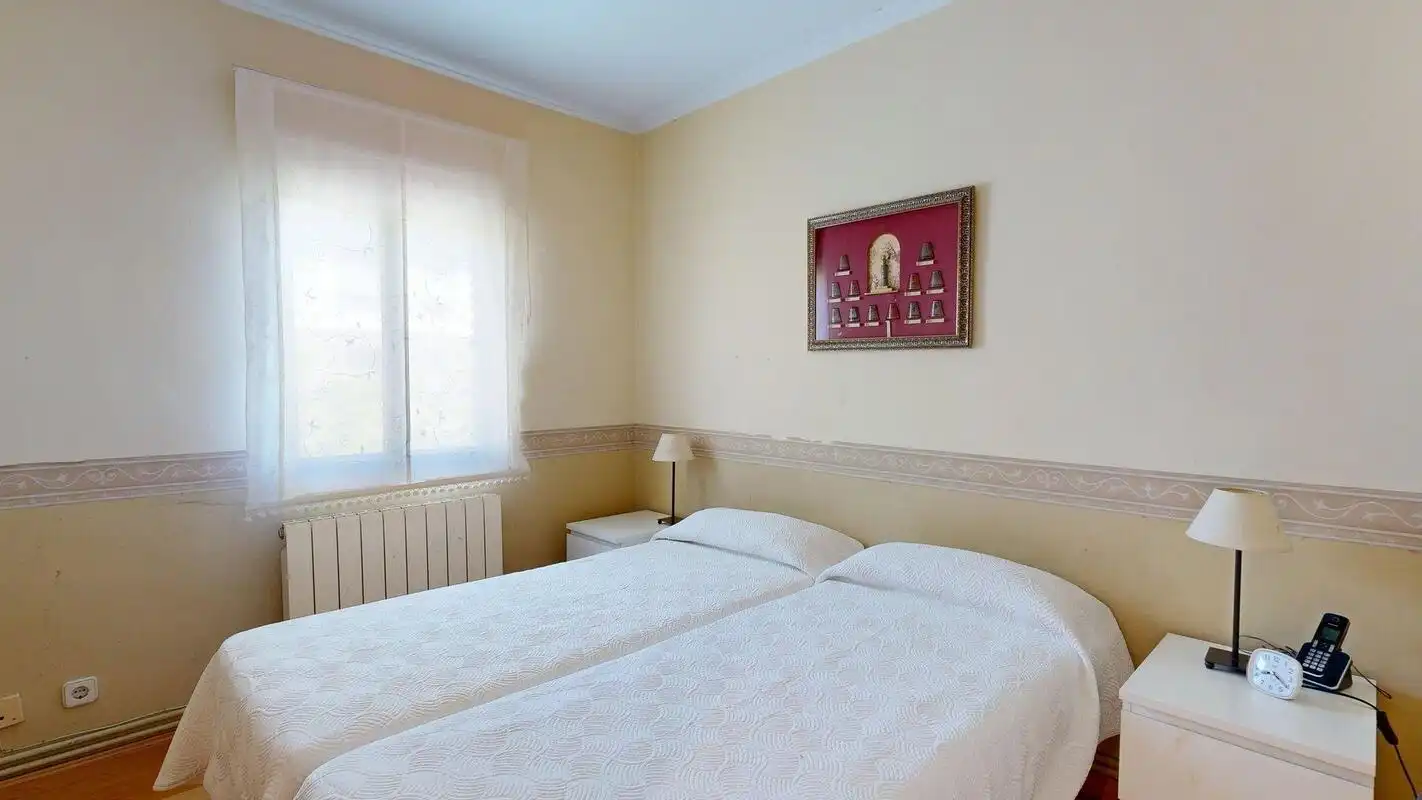 Schlafzimmer von Wohnung zum Verkauf in Zaragoza mit Klimaanlage und Heizung