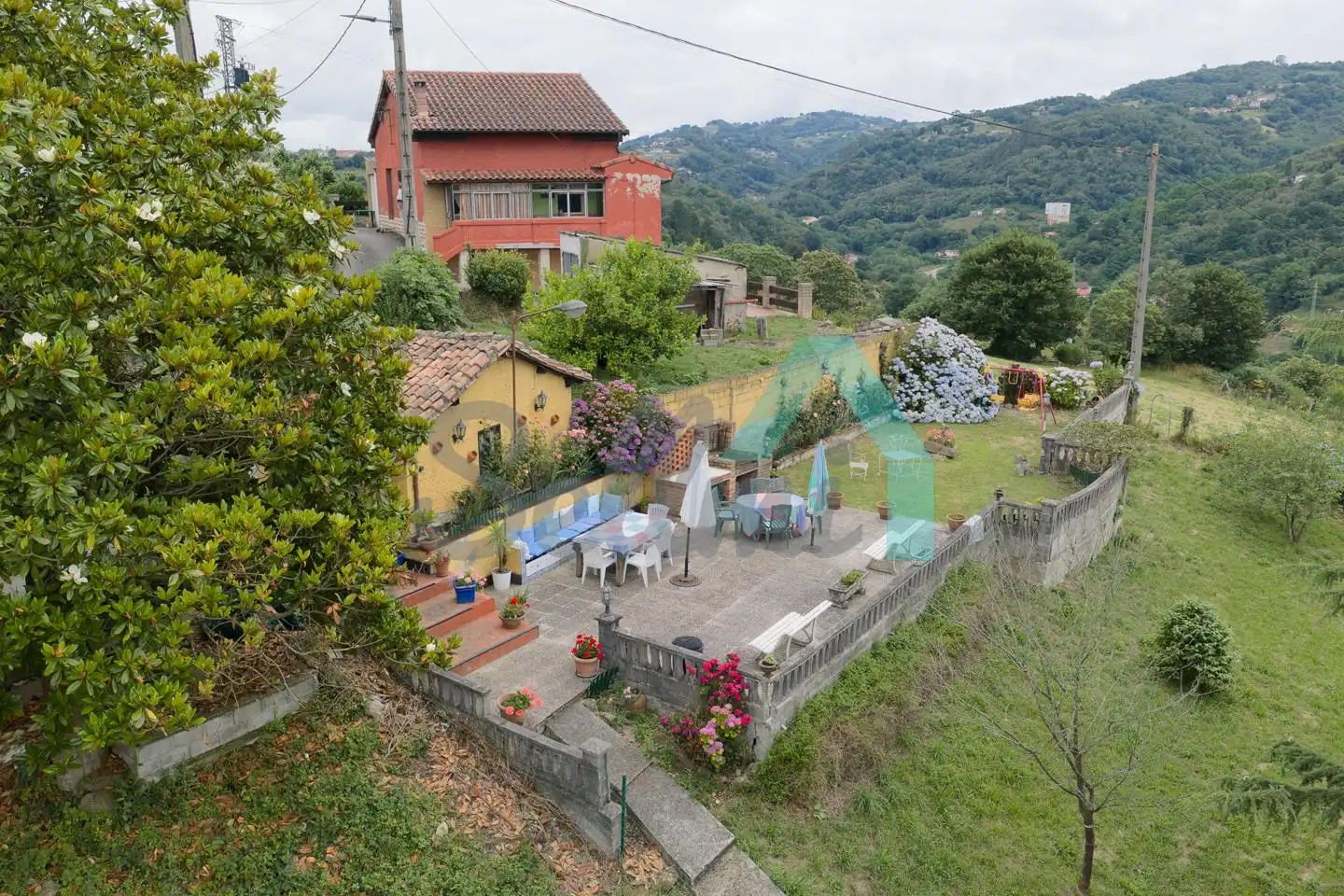 Jardí de Casa adosada en venda en Langreo amb Calefacció, Jardí privat i Parquet
