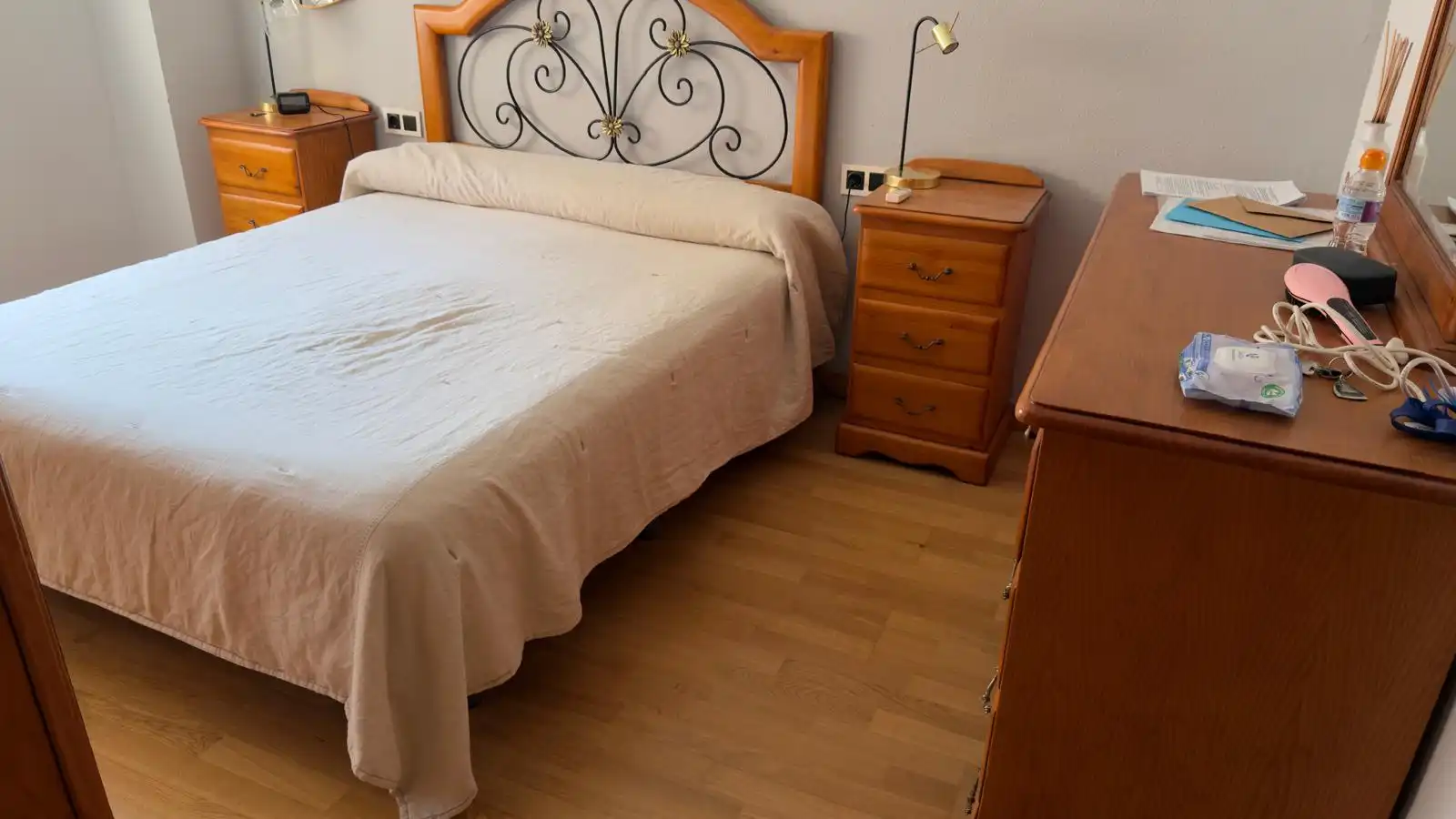 Dormitori de Pis de lloguer en Granada amb Aire condicionat, Calefacció i Moblat