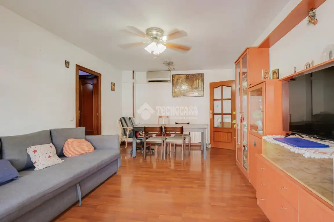 Sala d'estar de Àtic en venda en Sant Vicenç Dels Horts amb Aire condicionat, Terrassa i Balcó