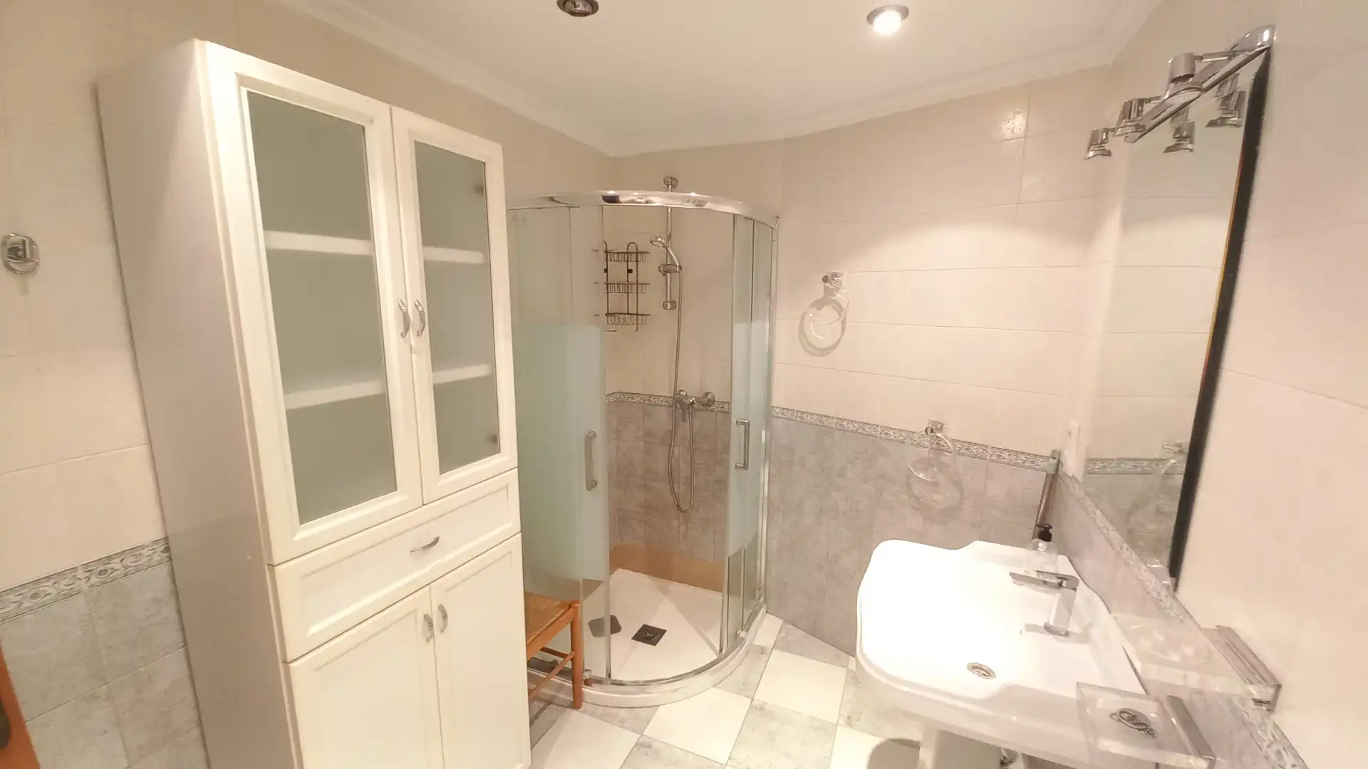 Bathroom of Flat for rent in Albacete  with Air Conditioner, Heating and Furnished