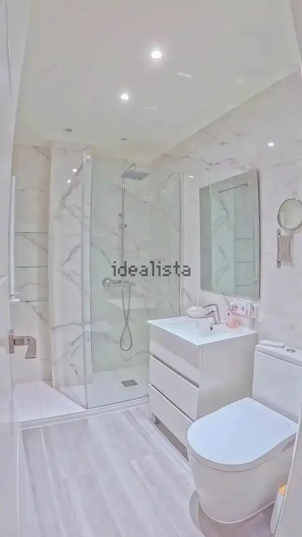 Bathroom of Flat for rent in Madrid  with Air Conditioner, Heating and Terrace