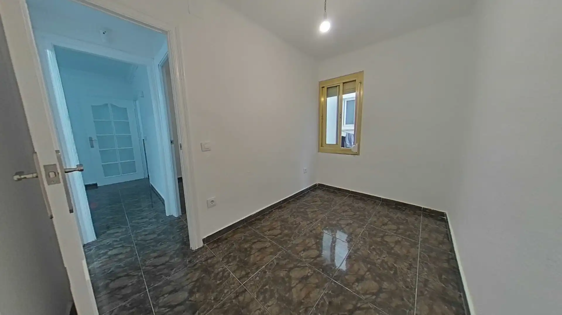 Piso en venta en L'Hospitalet de Llobregat con Calefacción y Amueblado
