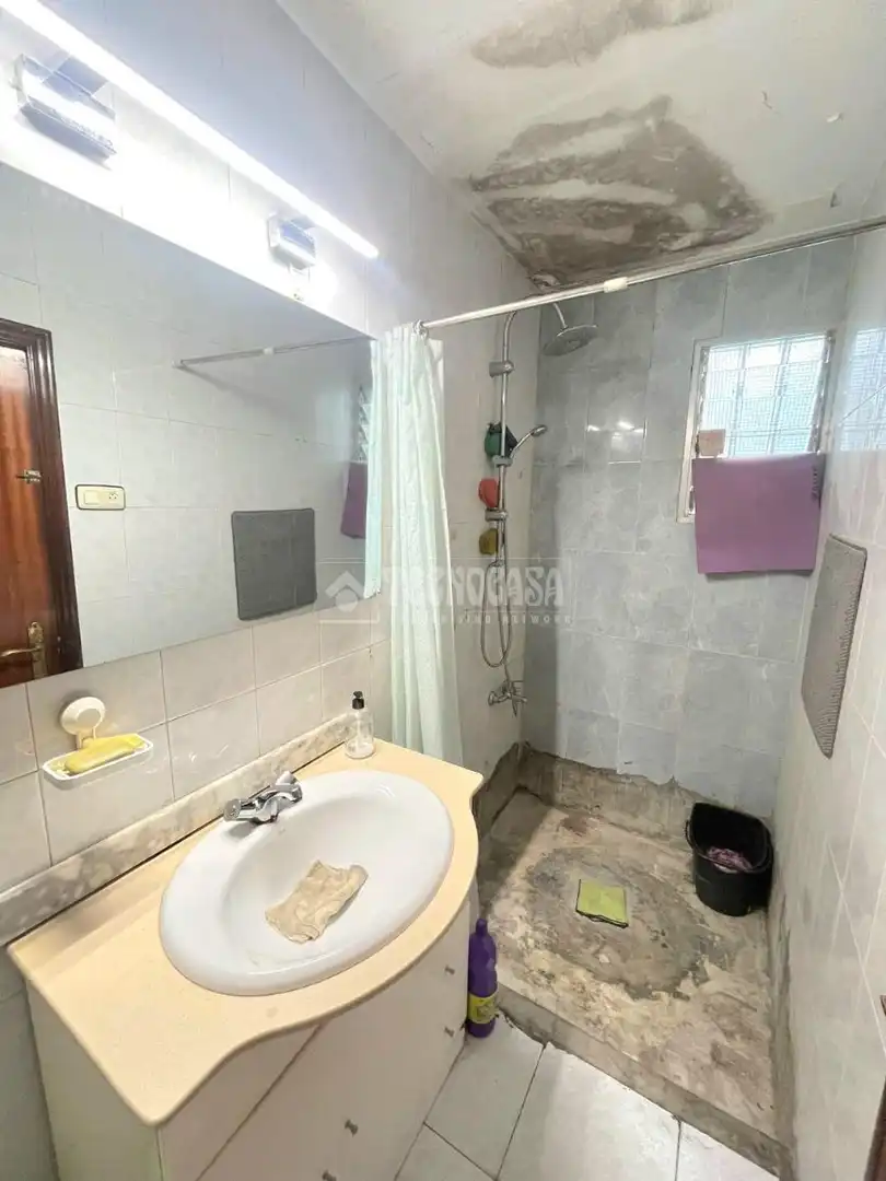 Bathroom of Detached homes for sale in San Juan de Aznalfarache