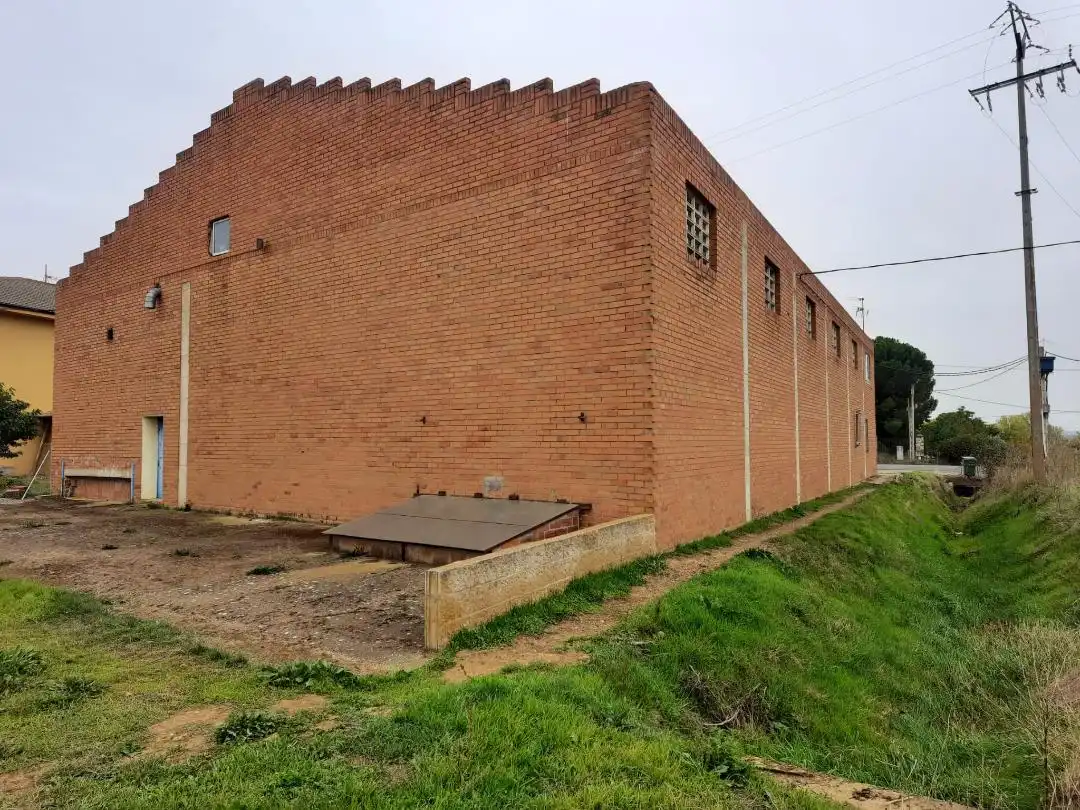 Vista exterior de Nau industrial en venda en Micereces de Tera