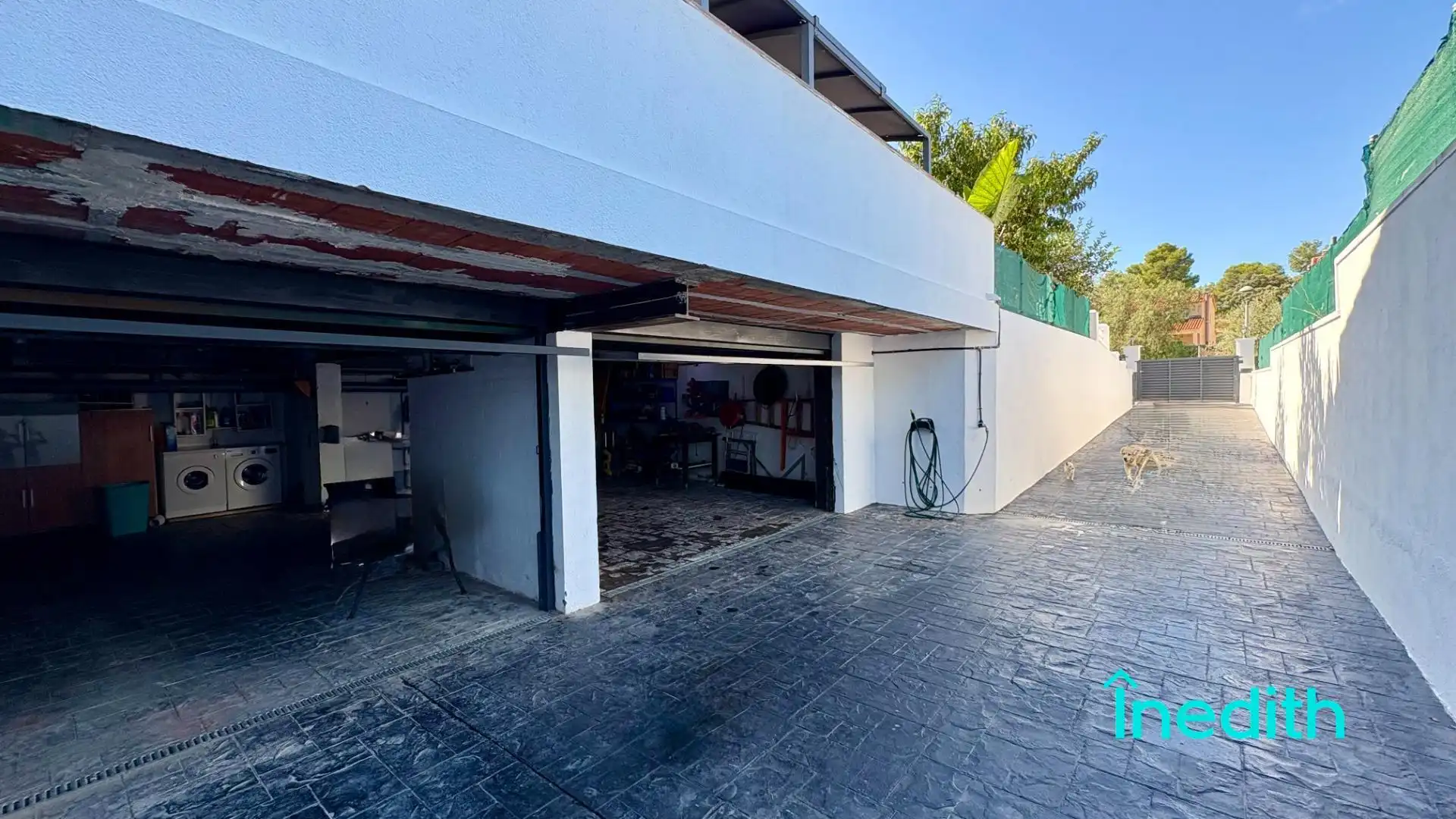 Vista exterior de Casa o xalet en venda en Cunit amb Aire condicionat, Calefacció i Jardí privat
