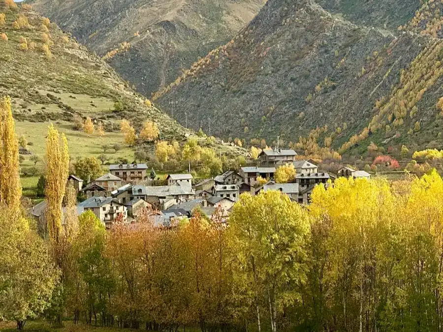 Vista exterior de Finca rústica en venda en La Guingueta d'Àneu