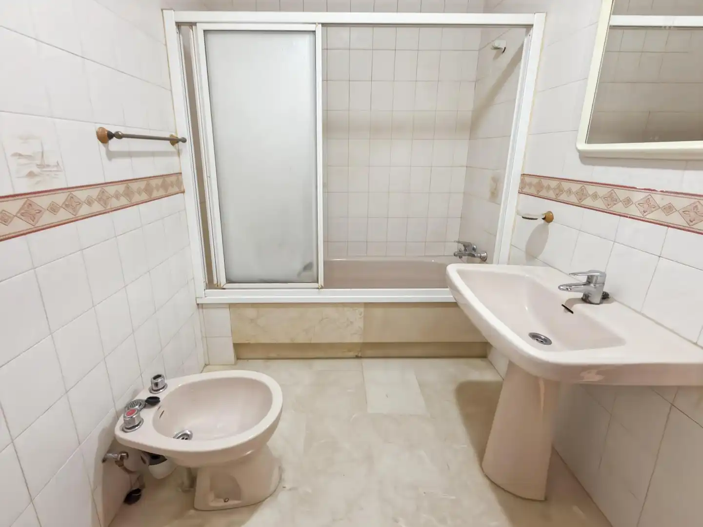 Baño de Piso en venta en Benalmádena con Terraza y Piscina comunitaria