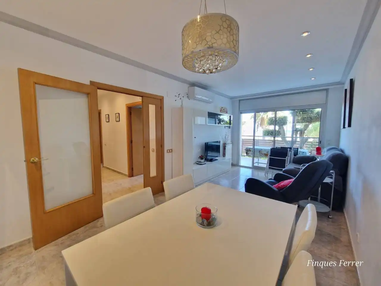 Sala de estar de Piso de alquiler en Cubelles con Aire acondicionado, Calefacción y Jardín privado