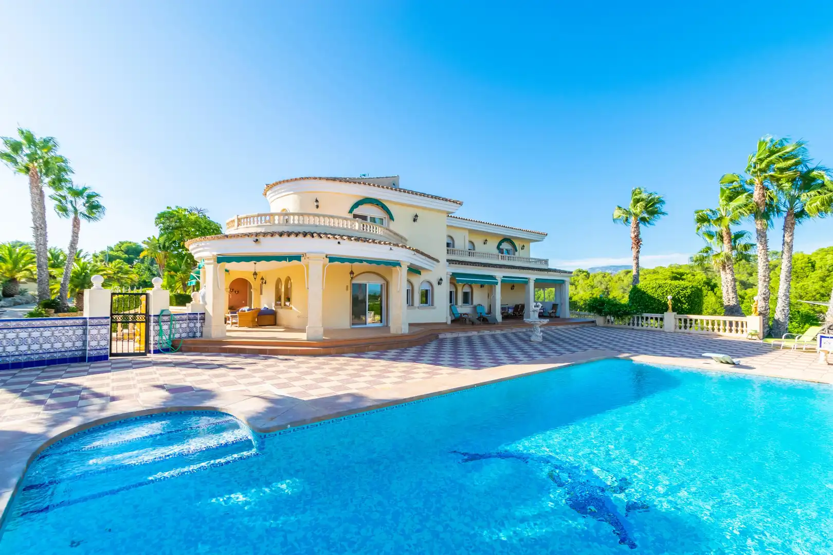Villa mit Pool zum Verkauf in Pueblo - Urbanizaciones