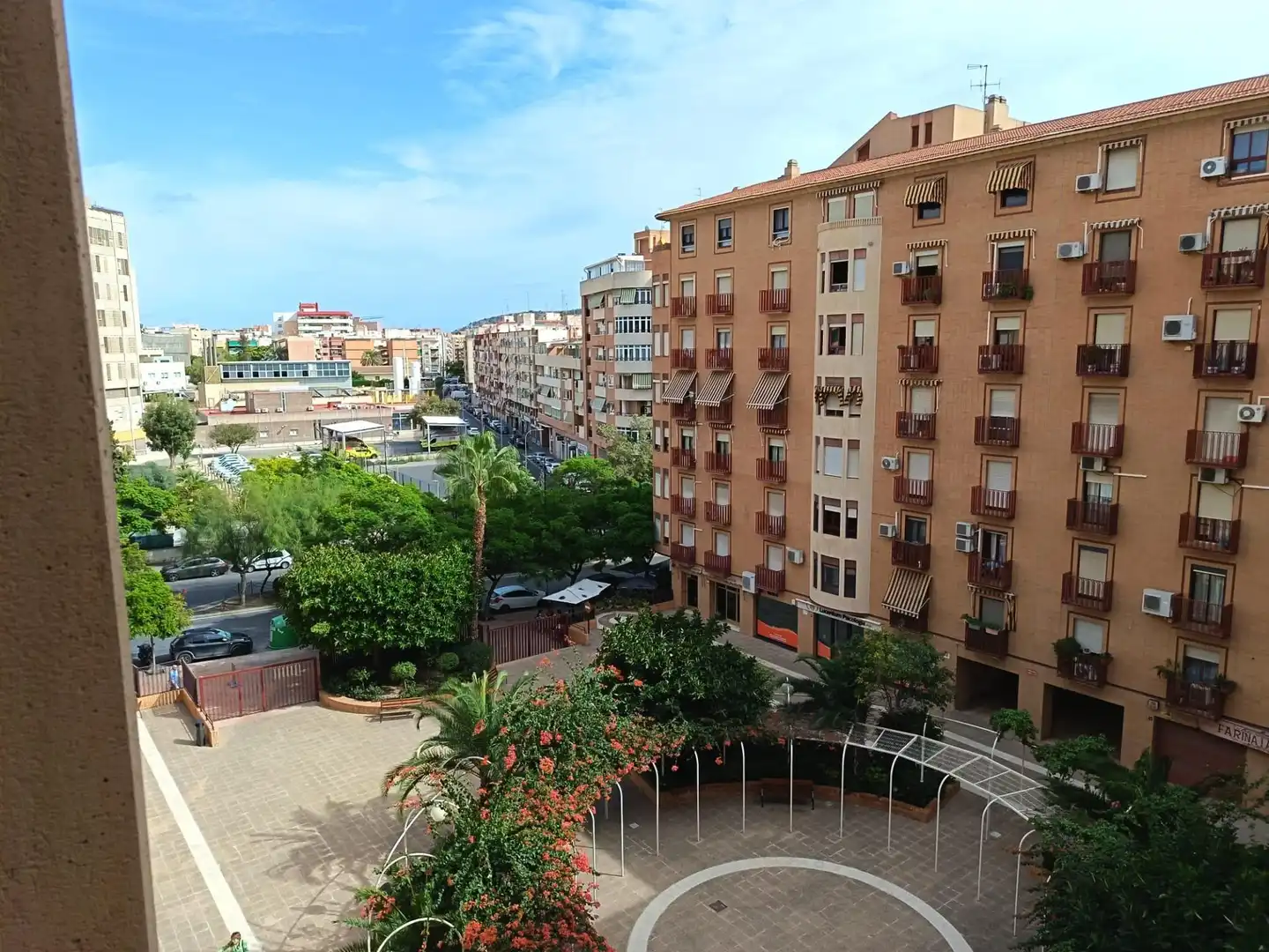 Vista exterior de Piso en venta en Alicante / Alacant con Aire acondicionado, Trastero y Balcón