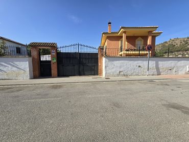Detached house for sale in Calle Virgen del Rocío