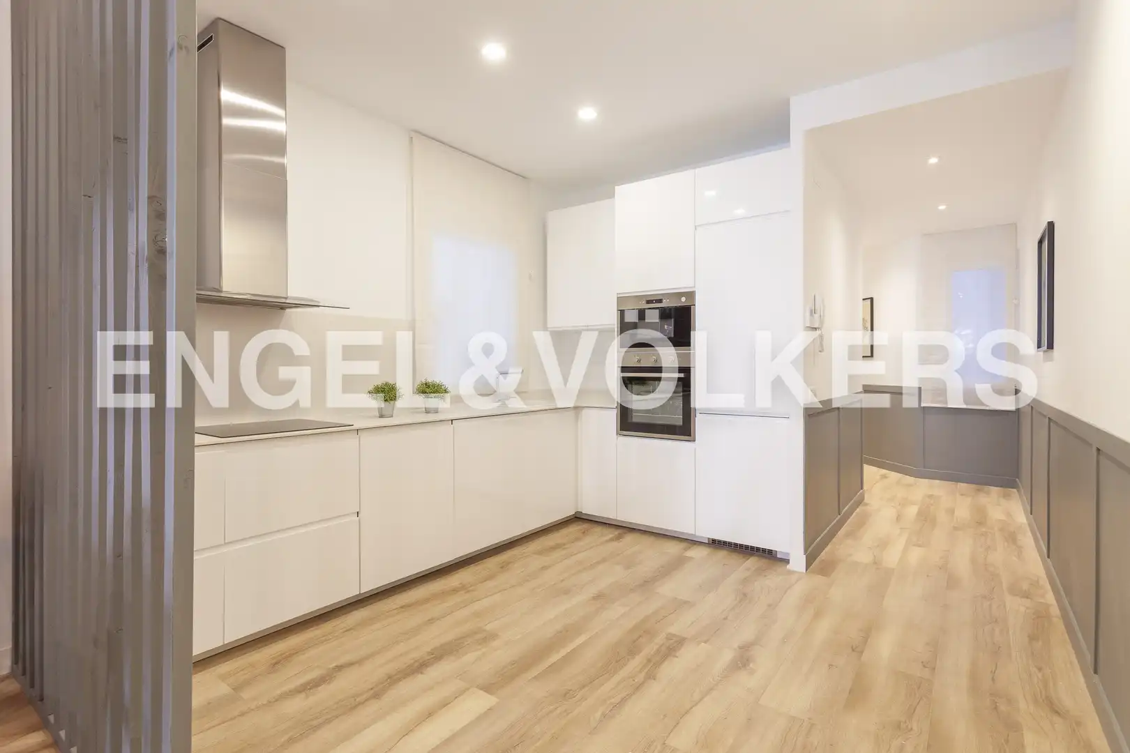 Kitchen of Flat for rent in Madrid  with Air Conditioner, Heating and Storage room