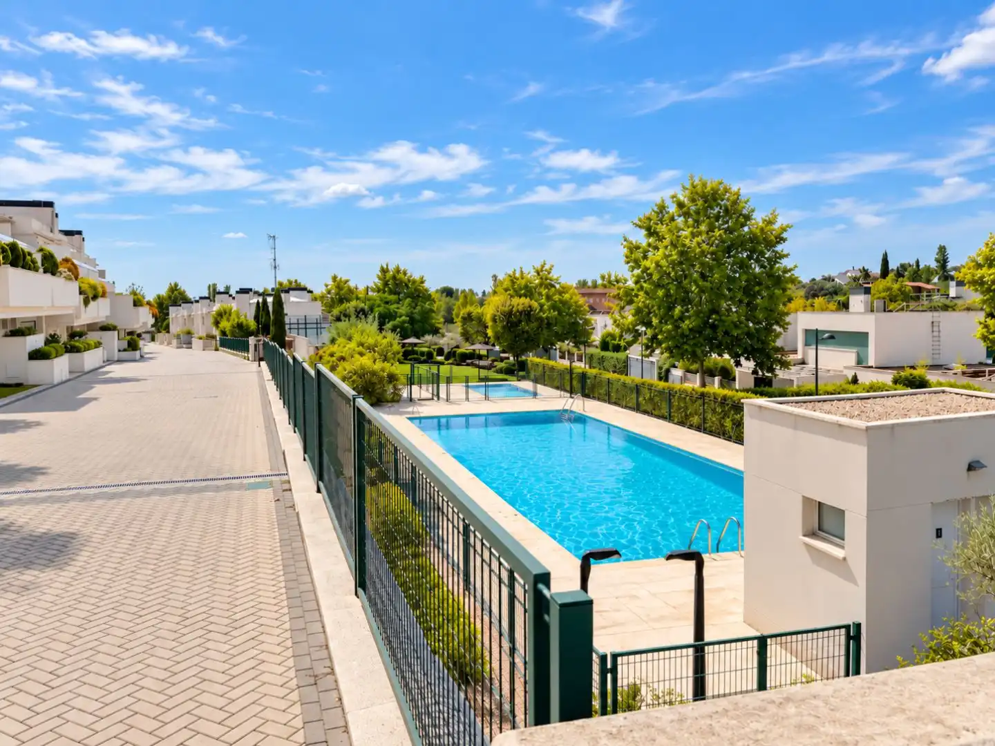 Piscina de Casa o xalet en venda en Boadilla del Monte amb Aire condicionat, Terrassa i Balcó