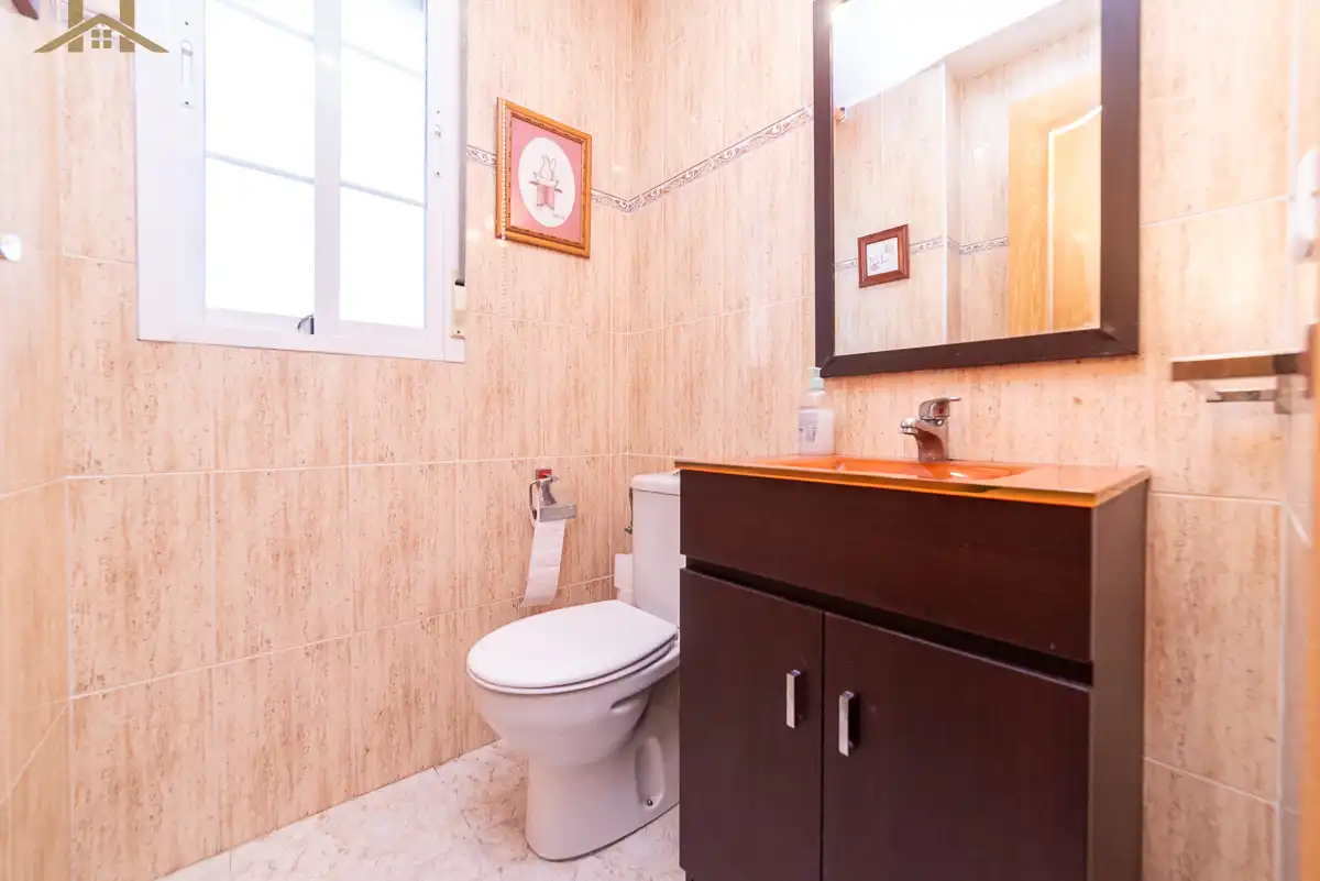 Bany de Casa o xalet en venda en Arroyomolinos (Madrid) amb Aire condicionat, Calefacció i Jardí privat