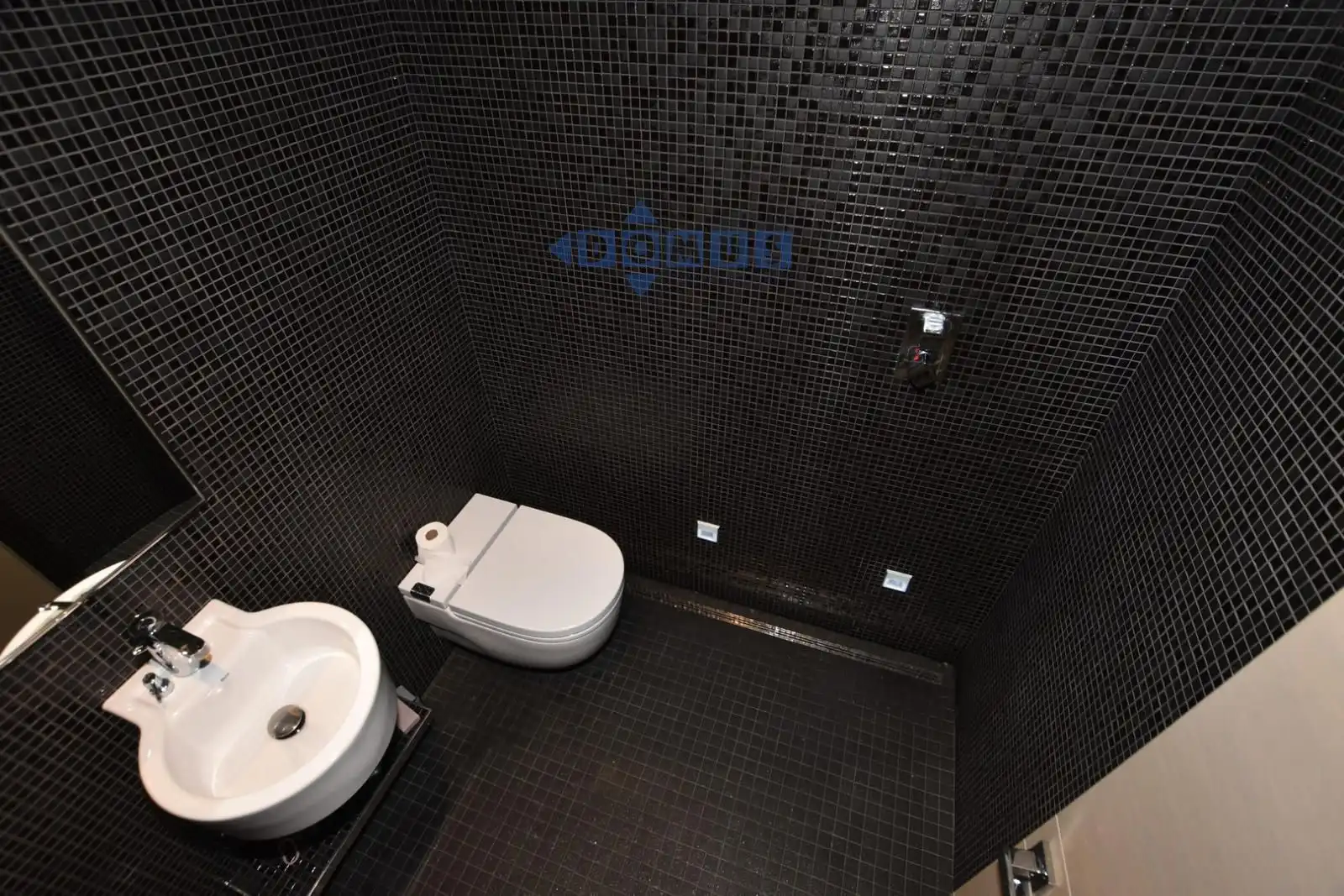 Baño de Piso en venta en Ronda con Aire acondicionado, Calefacción y Amueblado