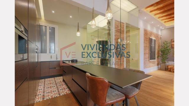 Piso en Venta en Ronda de la Universitat en El Raval