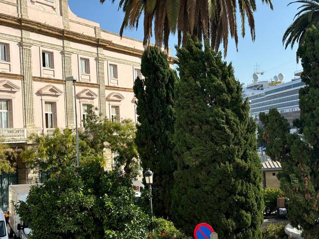 Piso en Venta en Avenida Cuatro de Diciembre de 1977 en Centro Histórico