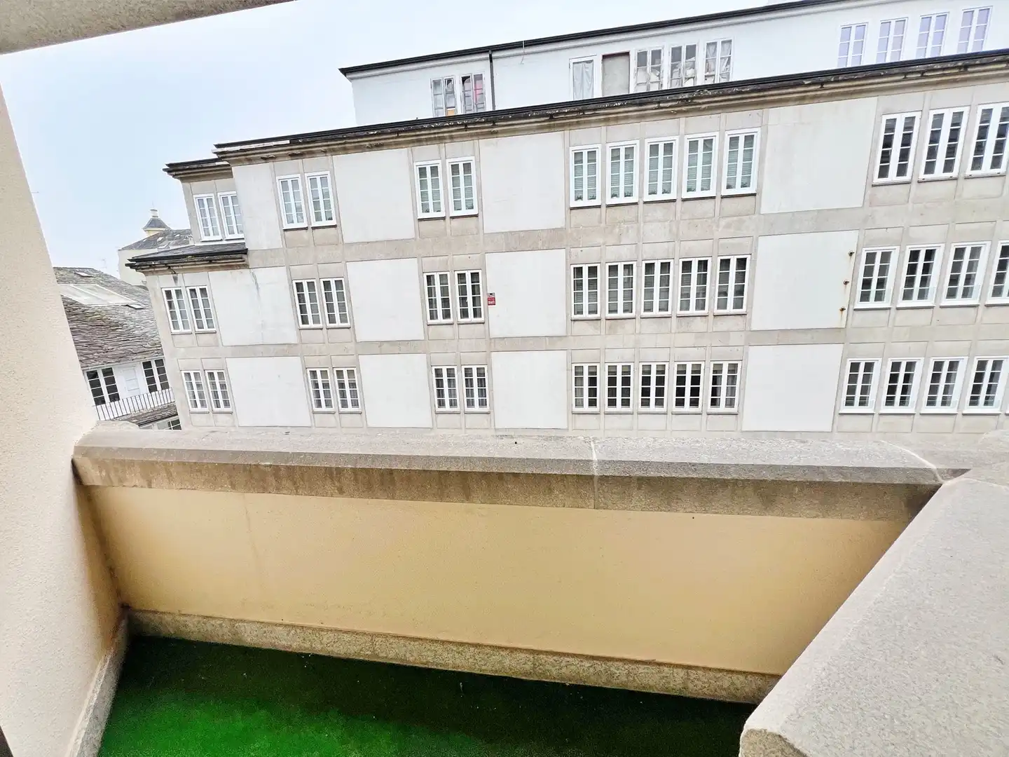 Außenansicht von Wohnung zum Verkauf in Lugo Capital mit Heizung, Parkett und Terrasse
