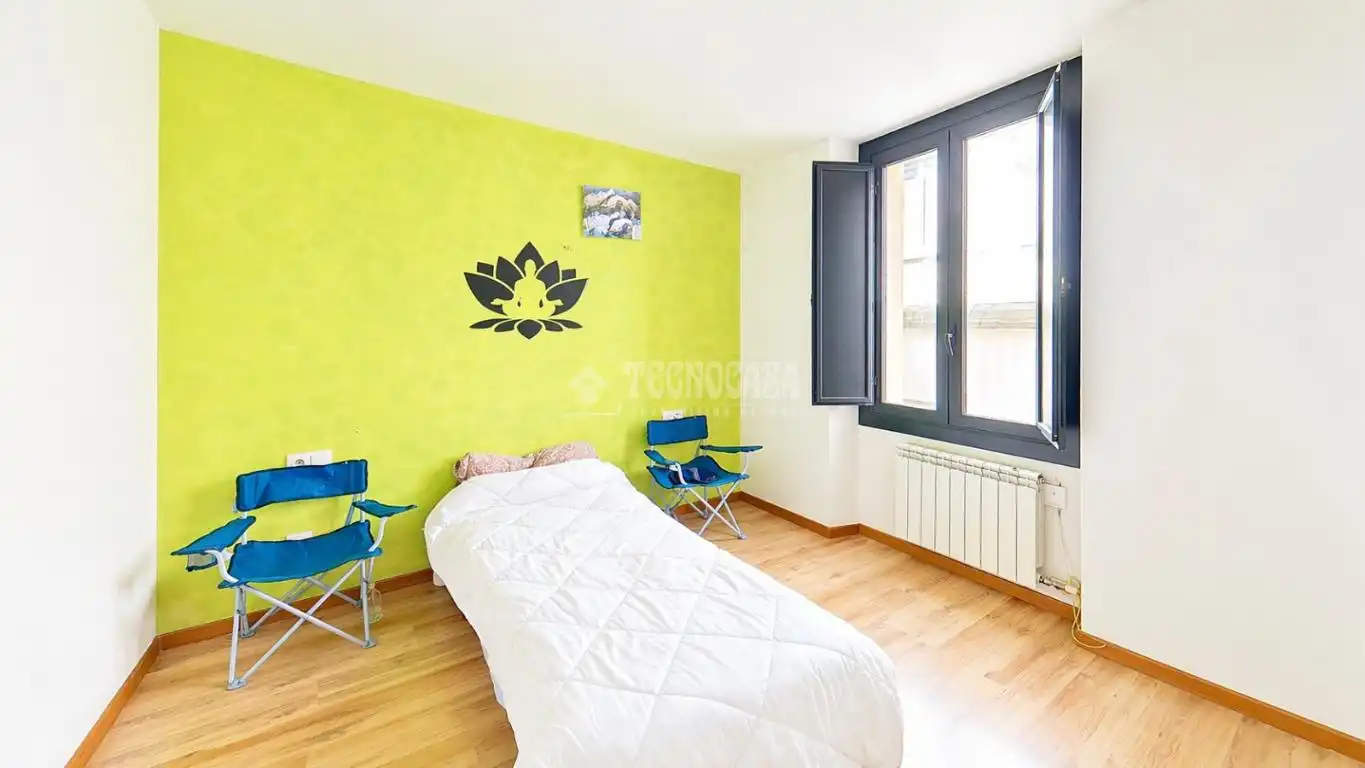Bedroom of Flat for sale in Torelló