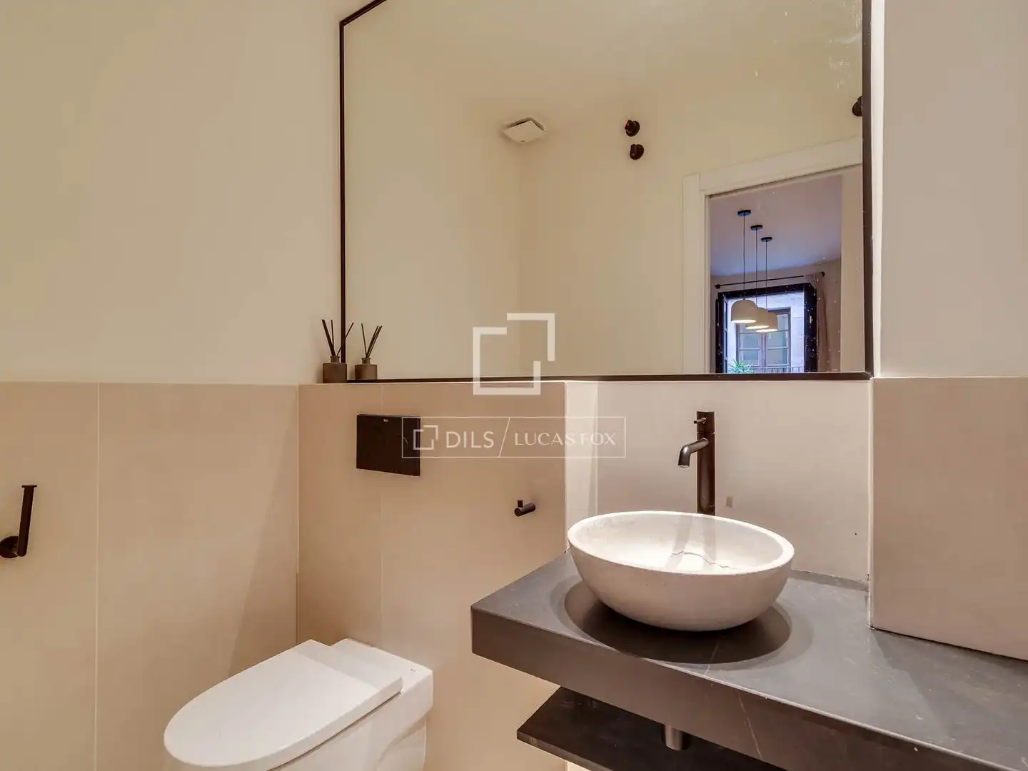 Badezimmer von Wohnung zum Verkauf in Barcelona mit Klimaanlage, Heizung und Parkett
