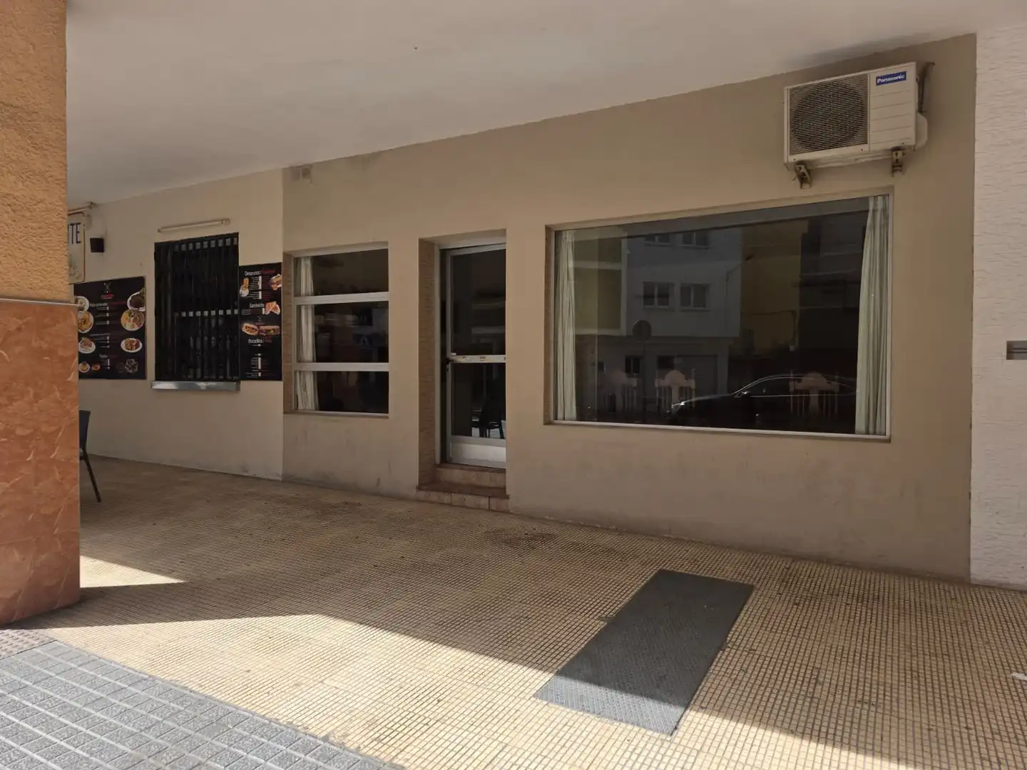 Local comercial en venta en Calle de los Tulipanes