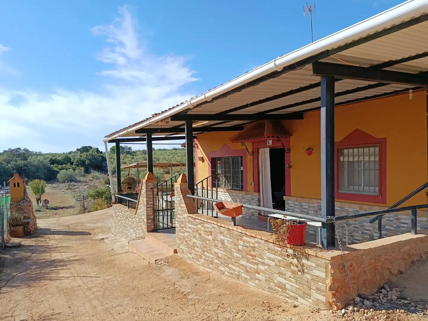 Vista exterior de Finca rústica en venda en Paterna del Campo amb Aire condicionat, Jardí privat i Terrassa