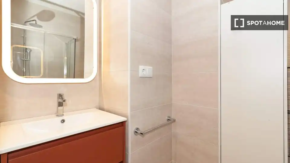 Baño de Piso de alquiler en Valencia con Aire acondicionado, Calefacción y Amueblado
