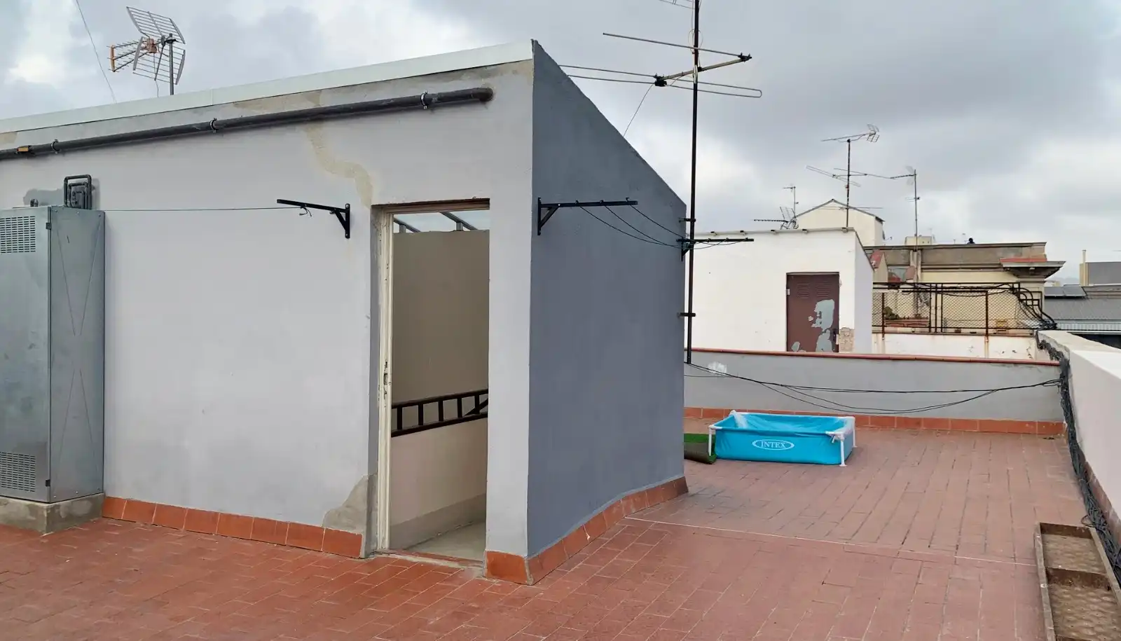 Terrasse von Wohnung zum Verkauf in L'Hospitalet de Llobregat mit Heizung, Abstellraum und Ofen