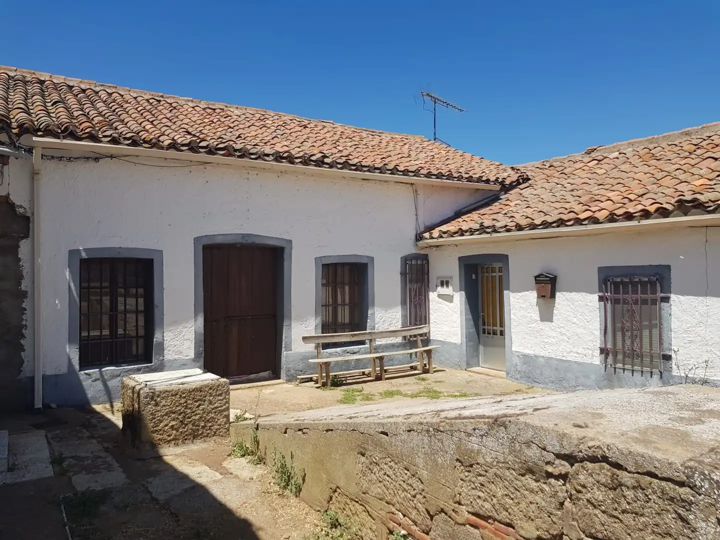 Vista exterior de Casa o xalet en venda en Aldehuela de Yeltes amb Calefacció, Moblat i Forn