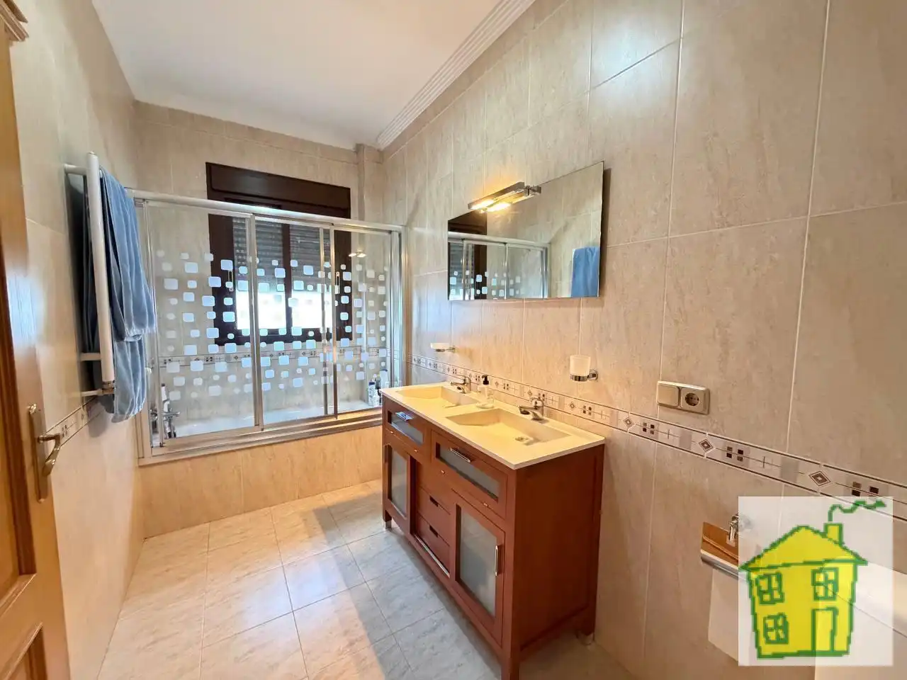 Bathroom of Houses for sale in Marmolejo  with Air Conditioner, Heating and Private garden