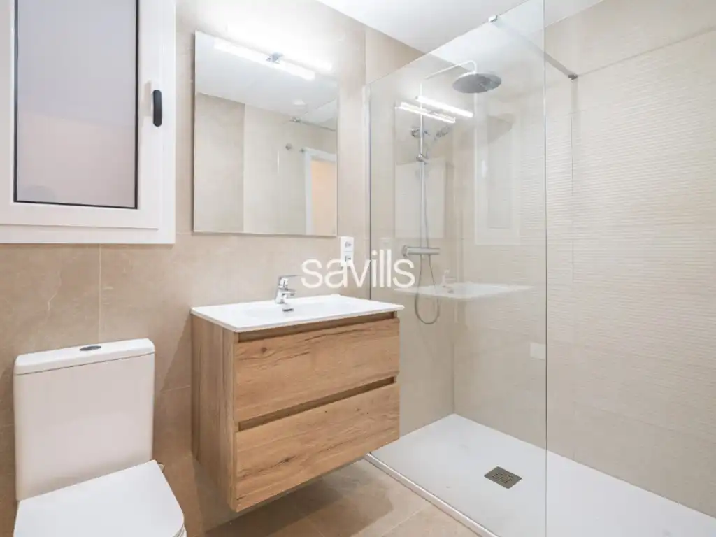 Bathroom of Apartments for sale in Barcelona  with Air Conditioner and Balcony